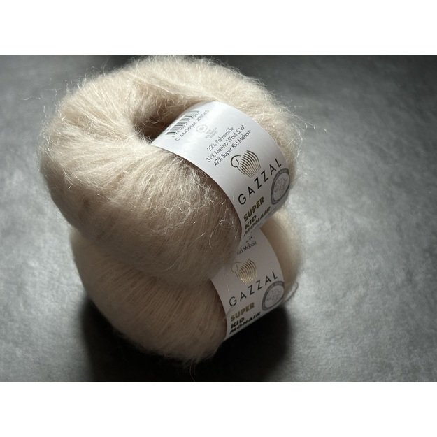 SUPER KID MOHAIR Gazzal- 22% polyamide, 31% superwash Merino fine, 47% super kid mohair, 25gr/ 237m, Nr 64436