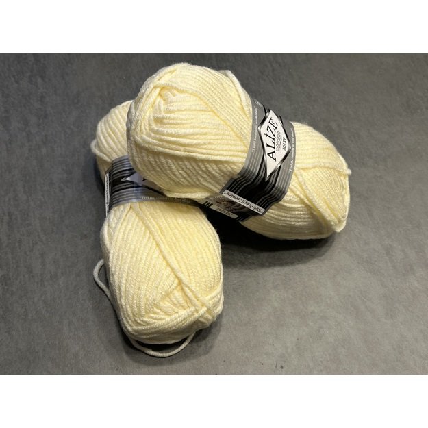 SUPERLANA MAXI Alize- 25% Wool , 75% Acrylic- 100 gr / 100 m, Nr 01