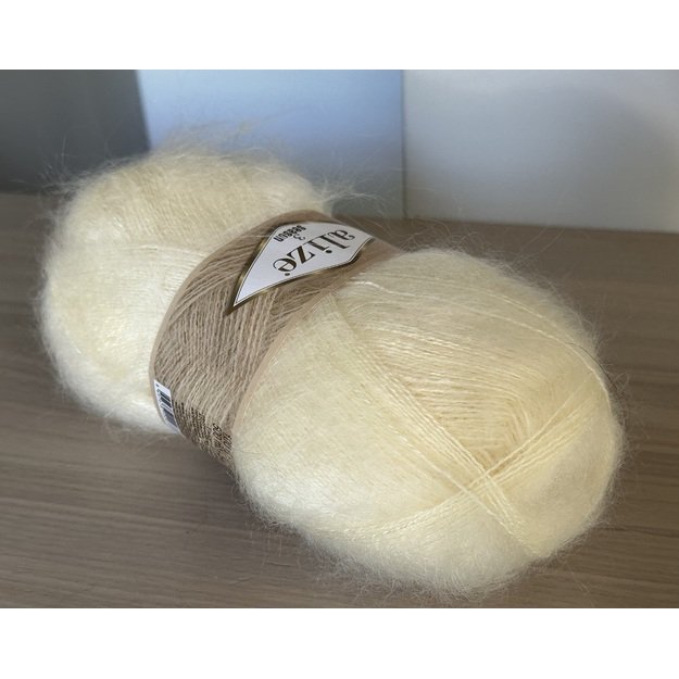 3 SEASON Alize- 51% Akrilik, 25% Mohair, 24% Wool, 100gr/ 500m, Nr 62 2