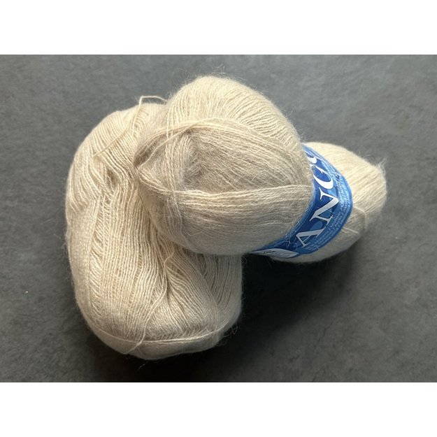 Angora2- 50% Mohair (moheris), 30% Acrylic ( akrilanas), 20% Virgin wool (jauna vilna), 100gr/ 750m, Nr 885