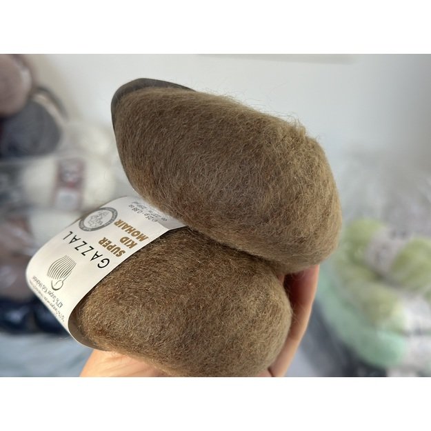 SUPER KID MOHAIR Gazzal- 22% polyamide, 31% superwash Merino fine, 47% super kid mohair, 25gr/ 237m, Nr 64403
