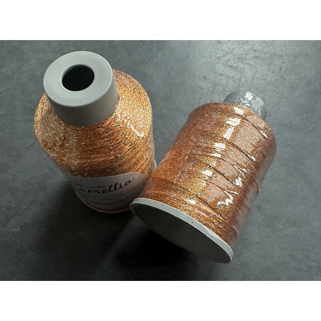 CAMELLIA - 91% polyester, 9%  metallic polyester, 50gr/450 m, Nr 421