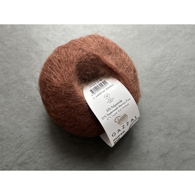 SUPER KID MOHAIR Gazzal- 22% polyamide, 31% superwash Merino fine, 47% super kid mohair, 25gr/ 237m, Nr 64400