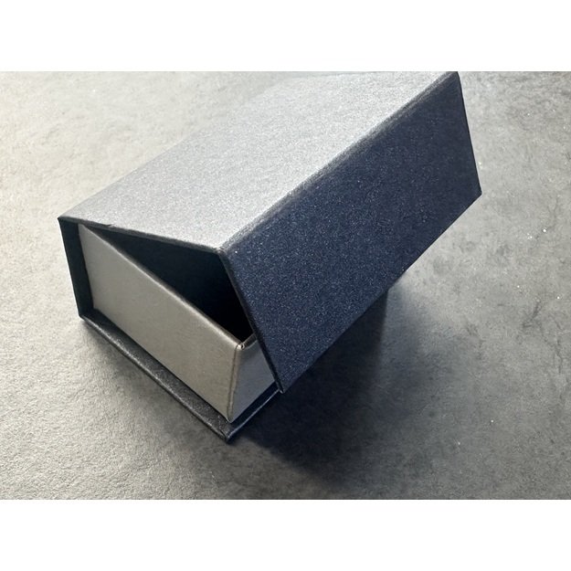 Dovanų dėžutė papuošalams su magnetu- 70x45x30 mm, grafito-sidabro sp.