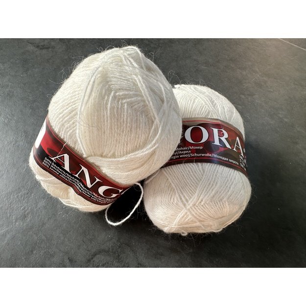 Angora3- 50% Mohair (moheris), 30% Acrylic ( akrilanas), 20% Virgin wool (jauna vilna), 100gr/ 500m, Nr 010